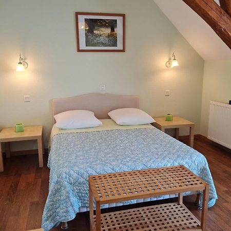 Ferme Renovee Au Calme - 4 Chambres, Petit-Dejeuner Inclu - Fr-1-590-450 Cravant  ภายนอก รูปภาพ